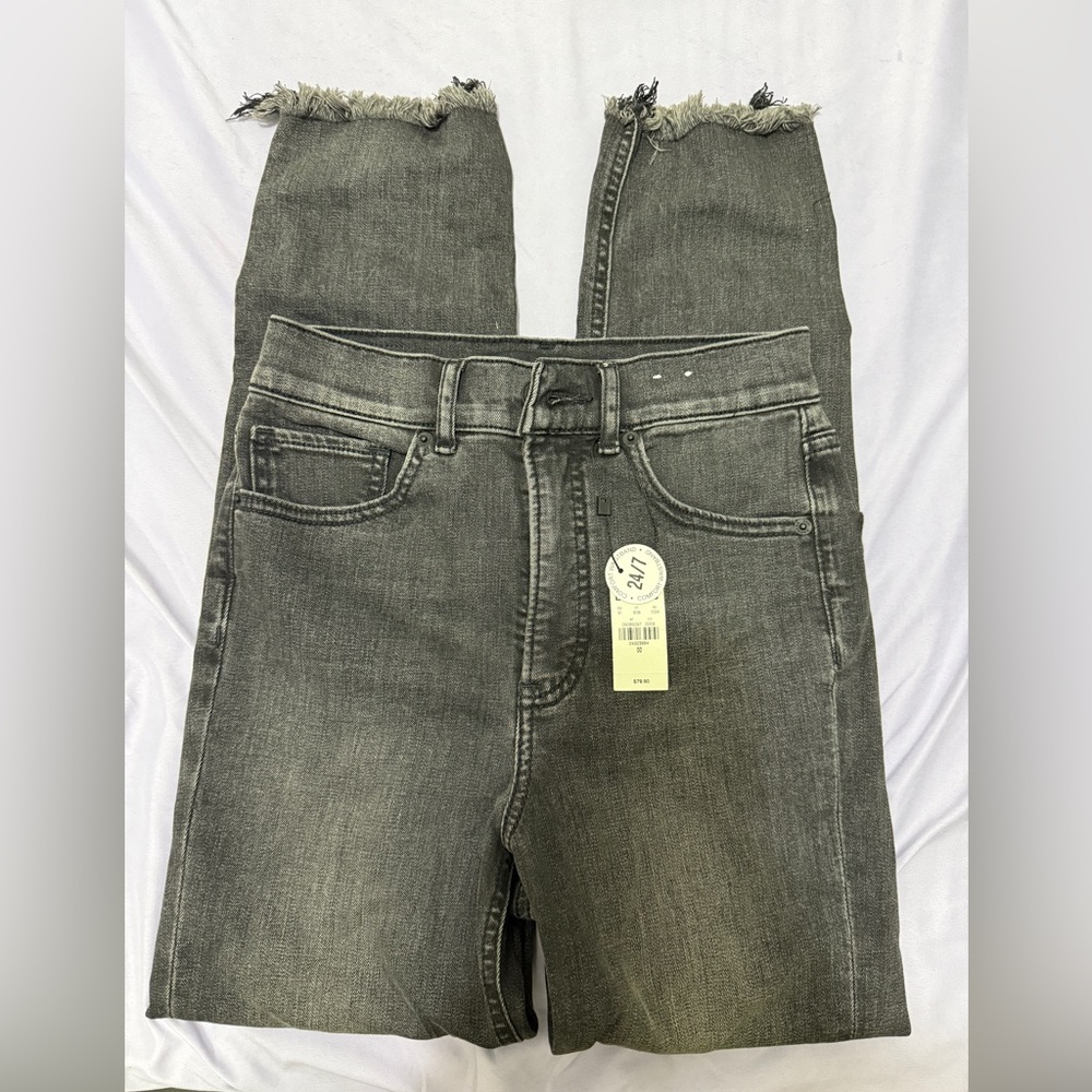 Express mom Jean super high rise with distressed hem